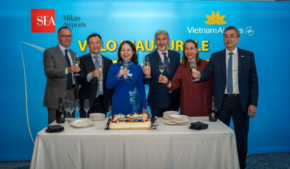 Vietnam Airlines officially operates direct flights from Hanoi to Milan (Italy), expanding connections to Europe.